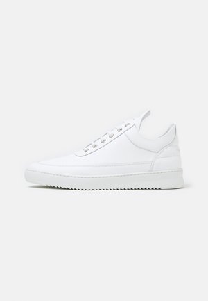 White sneakers with a smooth leather upper, rounded toe, six metallic eyelets, and a white textured rubber sole. Minimalist design.