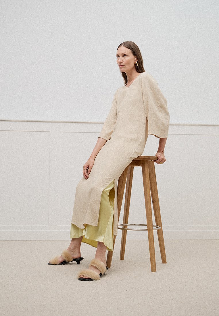 By Malene Birger Maxi-jurk beige By Malene Birger Maxi-jurk beige