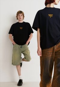 Jack & Jones PREMIUM JPRBLAHARVEY INFO TEE CREW NECK UNISEX - Marškinėliai su spaudiniu - black