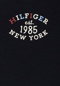Tommy Hilfiger BABY MONOTYPE OVAL REGULAR TEE UNISEX - Maglietta a manica lunga - desert sky