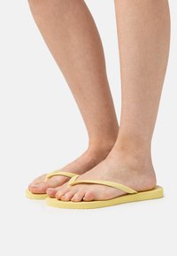 Havaianas SLIM  - Baseino batai - yellow pixel
