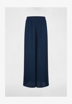 Marineblå bukser med vide ben og elastik i taljen, lavet af let stof, vist fladt mod en hvid baggrund.