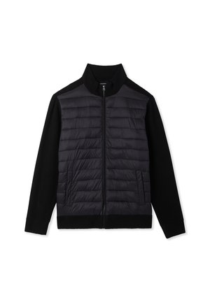 Giacca a vento nera imbottita con colletto a coste, dotata di un pannello frontale trapuntato, maniche lunghe e tasche laterali per un design elegante.