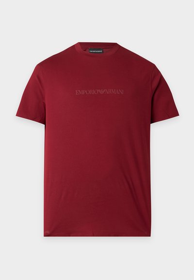 Μπορντό κοντομάνικο T-shirt Emporio Armani με στρογγυλή λαιμόκοψη και διακριτικό κεντημένο λογότυπο στο στήθος.