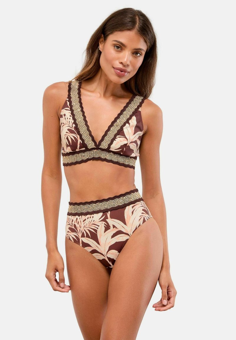 Braunes Bikini-Set mit einem tiefen V-Ausschnitt im Bralette-Stil und hochgeschnittenen Unterteilen mit floralem Muster. Akzentuiert mit strukturierten, kontrastierenden Bändern.
