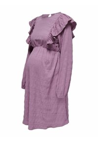 Robe de maternité en tissu texturé de couleur violet clair. Comprend des manches à volants, une taille cintrée, et de longues manches. Fermeture simple au dos.