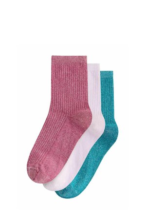 Drei Paar gerippte Socken in Pink, Weiß und Türkis, gestapelt mit dem Paar in Pink oben auf einem weißen Hintergrund.