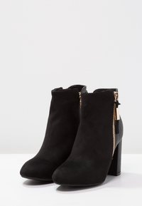 XTI Ankle boot