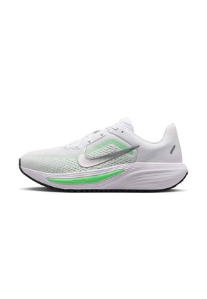 Scarpa da ginnastica bianca con dettagli verdi, tomaia in mesh e logo Nike Swoosh argento sul lato.