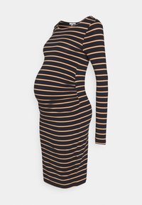 Abito premaman a maniche lunghe orizzontalmente a strisce nere e beige, con lati arricciati, silhouette aderente e scollatura rotonda.