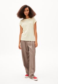 ARMEDANGELS JILAANA STRIPES  - T-shirt print - pastel green oatmilk