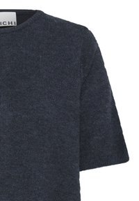Pull tricoté gris foncé à manches courtes avec col rond et bords côtelés, présenté plié avec la texture du tissu visible.