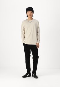 Only & Sons ONSARGI TEE UNISEX - Topper langermet - silver lining