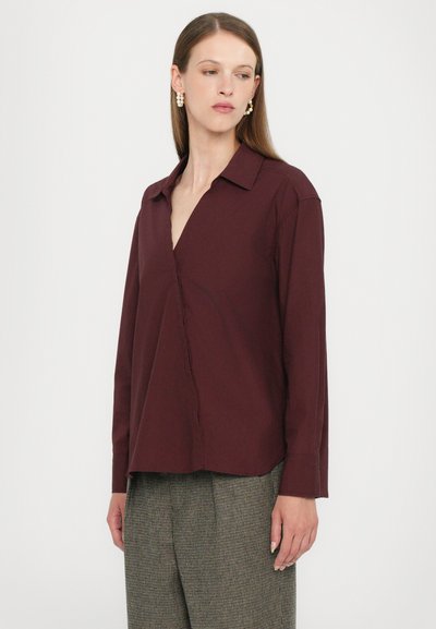 CLOSED ASYMMETRIC SHIRT - Nööpidega pluus - dark raisin red