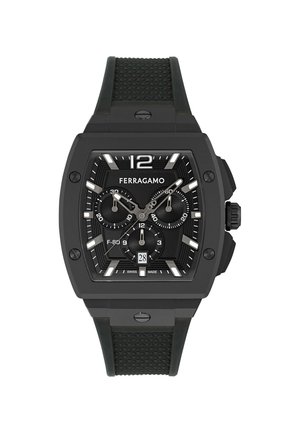 Czarny zegarek chronograf Ferragamo z prostokątną tarczą, trzema subtarczami, wskazaniem daty na godzinie 6 oraz teksturowanym czarnym paskiem z gumy.