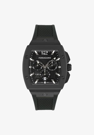 Fekete Ferragamo kronográf karóra téglalap alakú számlappal, három segédszámlappal, dátumkijelzéssel 6 óránál és texturált fekete gumiszíjjal.
