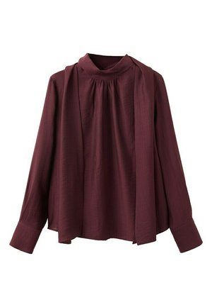 Bluza cu mânecă lungă de culoare burgundy închis, cu guler înalt, croială lejeră, detalii adunate la decolteu și manșete prelungite pe fundal alb.