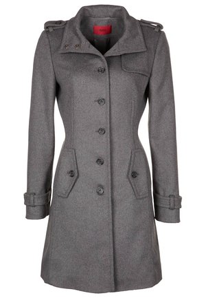 Cappotto da donna in lana grigia con cinque bottoni frontali, due tasche con bottone, spalline alle spalle e cinturini ai polsini.