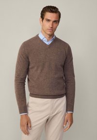 Hackett London V NECK - Strickpullover - malt beige
