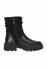 Botas negras hasta el tobillo con una combinación de materiales de ante y cuero. Cuentan con una cremallera lateral y una suela de goma gruesa y texturizada.