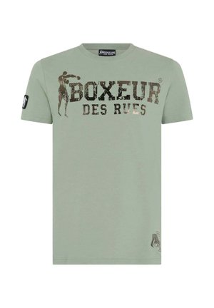 Hellgrünes Kurzarm-T-Shirt mit dem Schriftzug "BOXEUR DES RUES" und einem Boxer-Silhouetten-Logo auf der Brust sowie einem Aufnäher auf dem Ärmel.