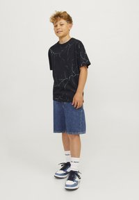 Jack & Jones Performance JJKEY LOOSE TEE CREW JNR - T-shirts med print - black