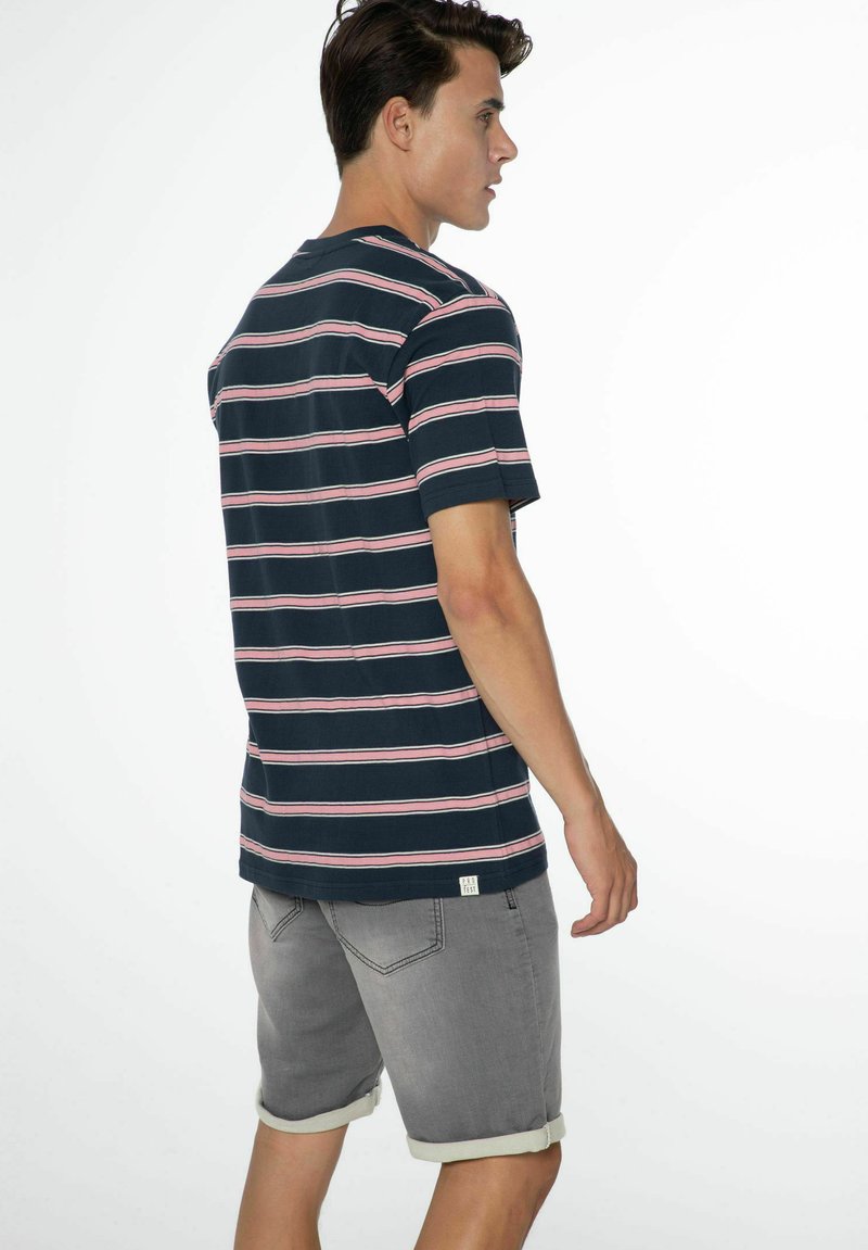 Herren T-Shirts basic | Protest PRTTAUFEEQ T-Shirt print night skyblue/dunkelblau - WD46133 Herren T-Shirts basic | Protest PRTTAUFEEQ T-Shirt print night skyblue/dunkelblau - WD46133