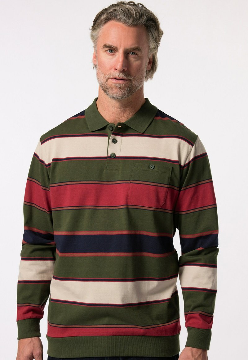 Polo shirt met lange mouwen, voorzien van groene, rode en marineblauwe strepen, een kraag, een drie-knoopsluiting en een detail van een zak op de voorkant.