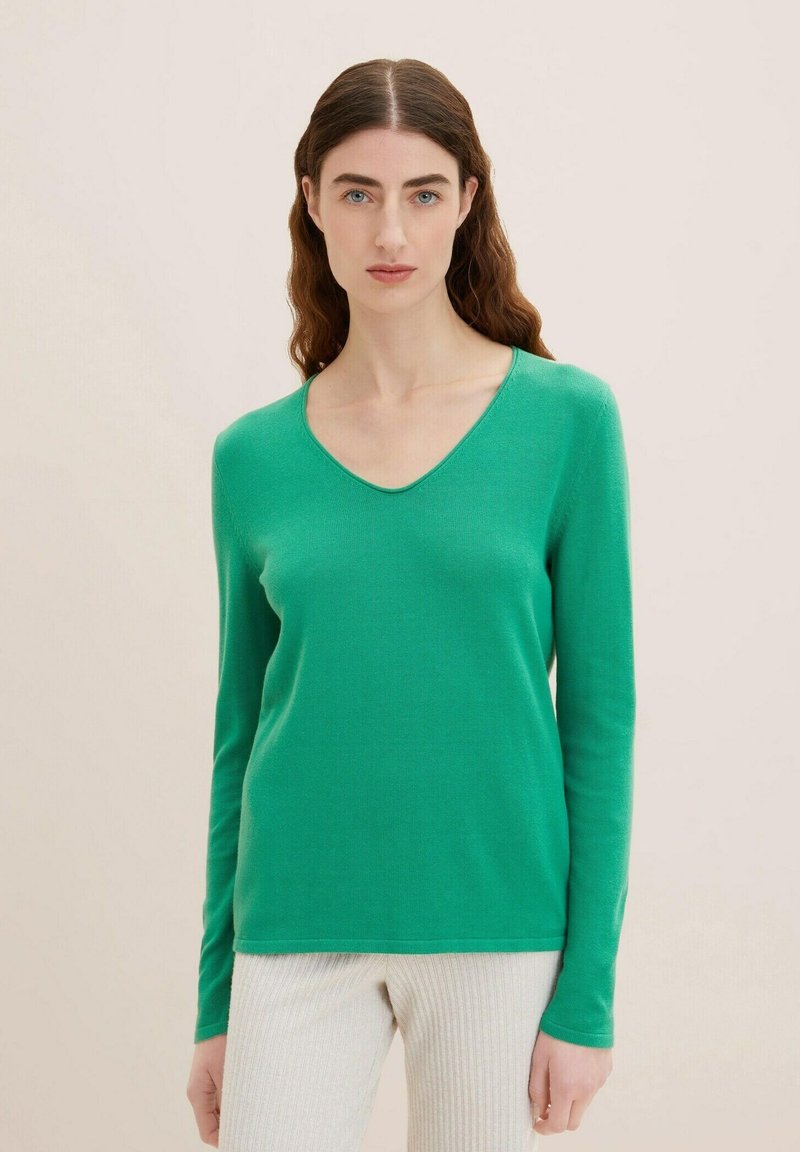 TOM TAILOR BASIC V-NECK - Strickpullover - vivid leaf green