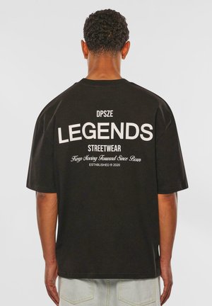 HEAVY V2 EMBO - Trükipildiga T-särk - black