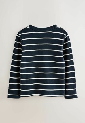 Camicia a maniche lunghe blu navy con strisce orizzontali bianche, con colletto a girocollo e tessuto morbido e testurizzato. Vista posteriore mostrata.