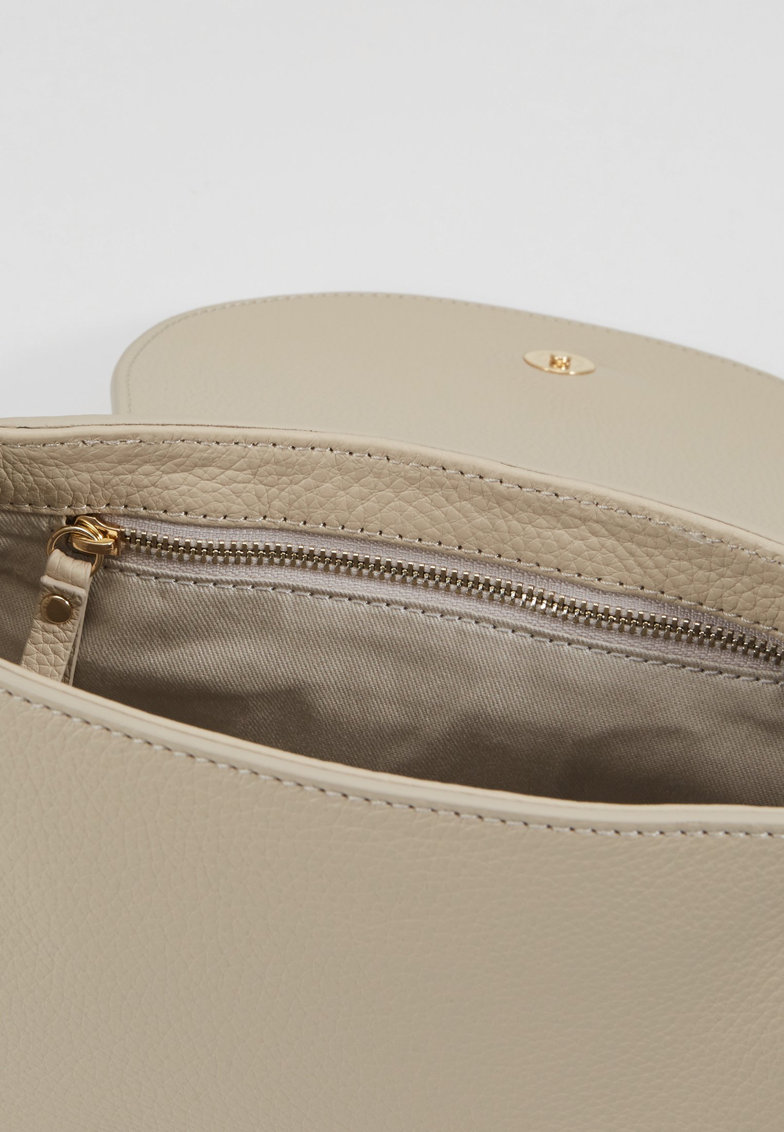Coccinelle ALPHA SADDLE Skulderveske seashell Zalando.no Coccinelle ALPHA SADDLE Skulderveske seashell Zalando.no