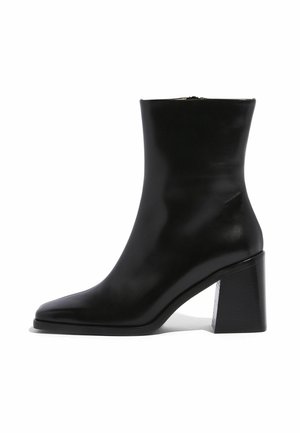 TARA BLACK - Korte laarzen - black - calf