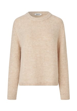 Beige strikket genser med lange ermer og rund hals laget av myk, fluffy stoff med ribbede mansjetter og nederkant.