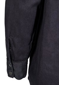 Zizzi Užsagstoma palaidinė - black washed