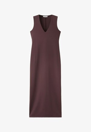 Ärmelloses, langes braunes Kleid mit V-Ausschnitt und geradem Schnitt, flach auf weißem Hintergrund ausgelegt.