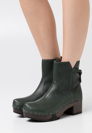 Platform ankle boots - olive