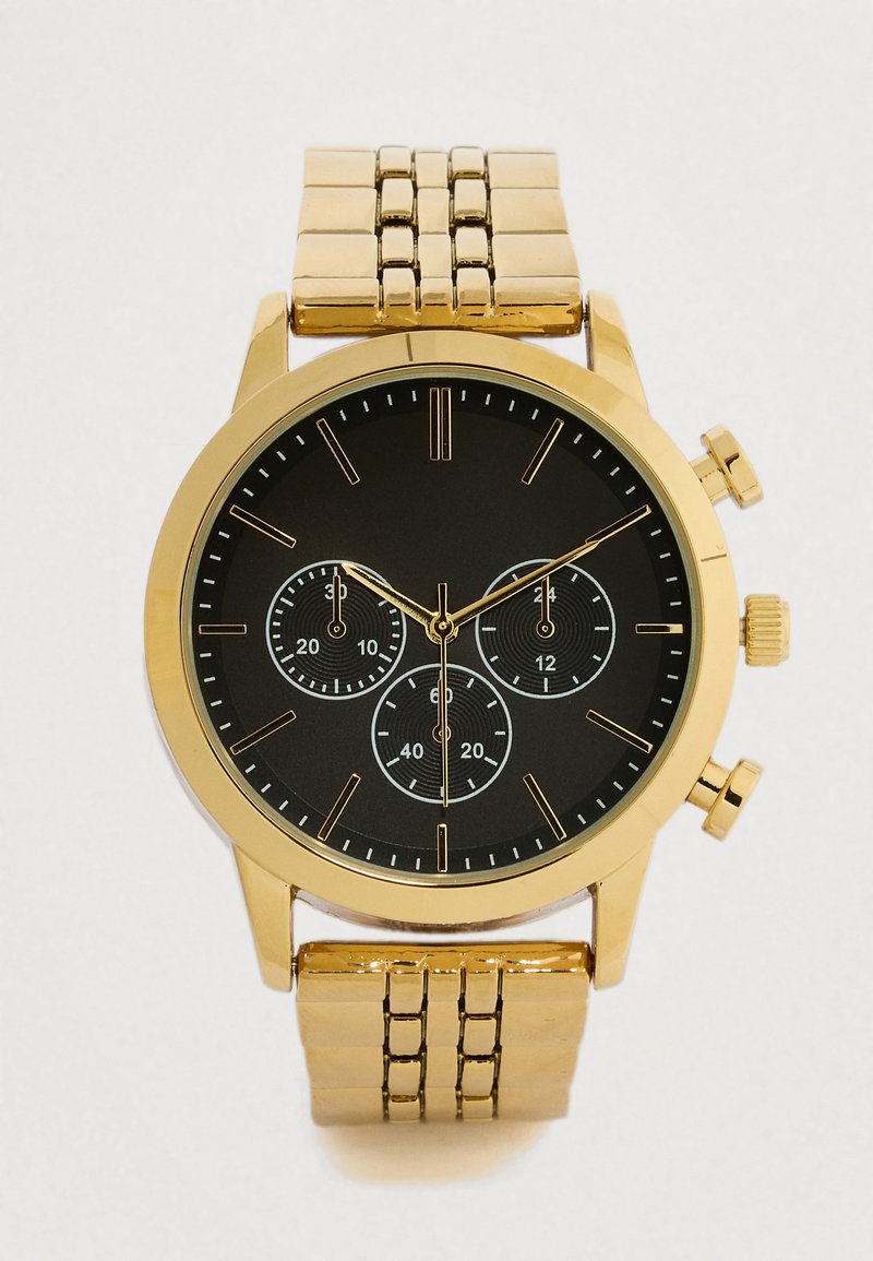 Orologio cronografo in metallo dorato con quadrante nero, tre quadranti secondari, indici orari dorati e cinturino a maglie. Presenta una finitura lucida con corona.