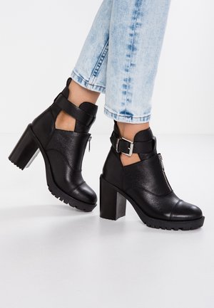 Kotníková obuv na vysokém podpatku - black
