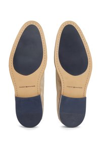 Thumbnail Image 6