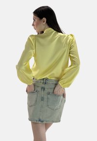 Elara Longsleeve - gelb