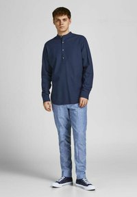 Jack & Jones PREMIUM JPRBLASUMMER HALF PLACKET L/S SN - Camisa - navy blazer