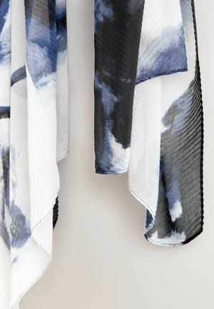 Eșarfă ușoară cu un design abstract în albastru, negru și alb. Confecționată dintr-un material moale, având o margine texturată și o cădere fluidă.