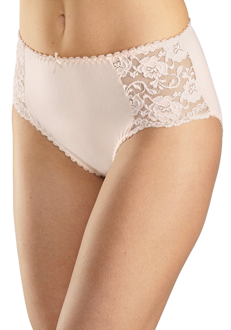 Sous-vêtements féminins beige taille haute avec panneaux en dentelle florale sur les côtés et bord festonné, affichés sur le milieu du corps et le haut des cuisses.