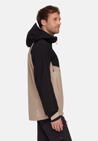 Mammut CRATER HOODED JACKET MEN - Hardshell striukė - savannah-black