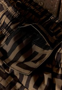 Next REGULAR FIT - Fürdőnadrág - black gold