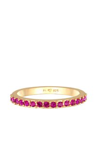 Guldpläterad sterling silverring med en rad av rosa ädelstenar inlagda i en delikat buen, som visar släta ytor och rundade kanter.