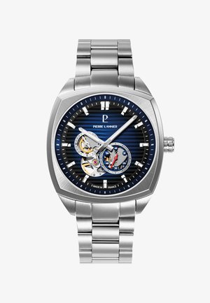 Montre pour homme Pierre Lannier en acier inoxydable avec cadran rayé bleu, sous-cadrans squelette, index des heures argentés et bracelet à maillons métalliques.