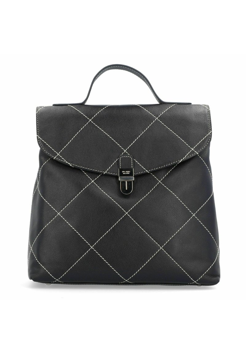 Zaino in pelle nera con motivo a rombi, cuciture bianche, manico superiore e chiusura con patta magnetica.