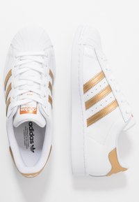 adidas Originals SUPERSTAR - Tenisky - footwear wihte/copper metallic/core black